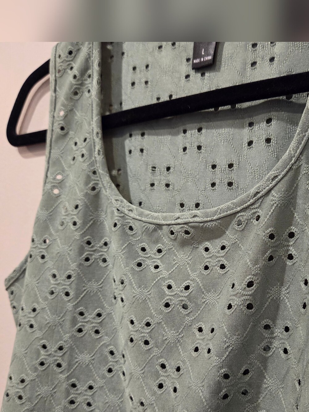 EMERY ROSE Eyelet Embroidery Tank - Picture 3 of 4